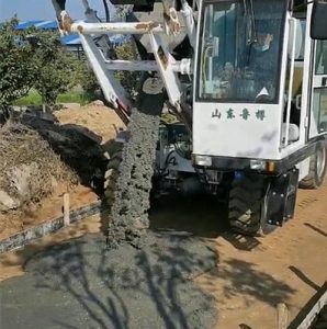 著急趕項(xiàng)目，這位老板的攪拌車剛到手就迫不及待帶它“出征”了！